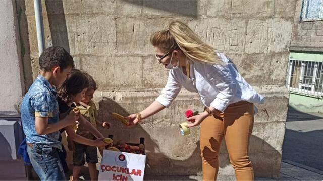 Adıyamanlı esnafın çocuklar için başlattığı 'göz hakkı reyonu' akıma dönüştü! Adıyamanlı esnafın çocuklar için başlattığı 'göz hakkı reyonu' akıma dönüştü!