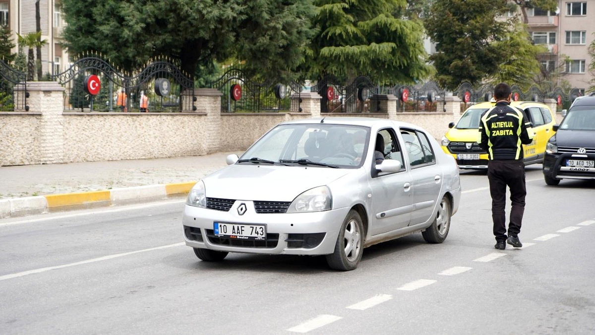 Altıeylül Zabıtası "Kırmızı çizgi"ye dikkat çekti