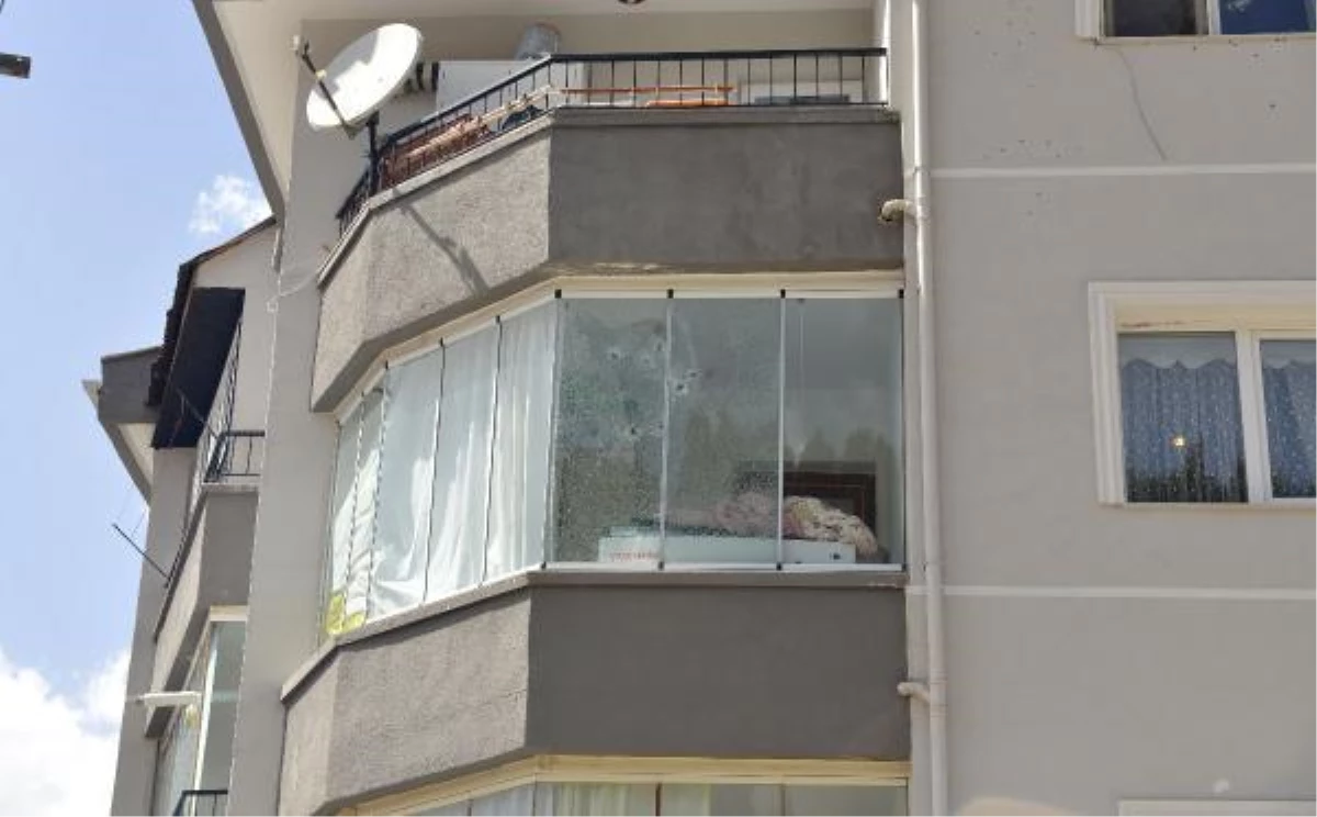 Ankara\'da, 3 katlı binaya pompalı tüfekle ateş açan 2 kişi yakalandı
