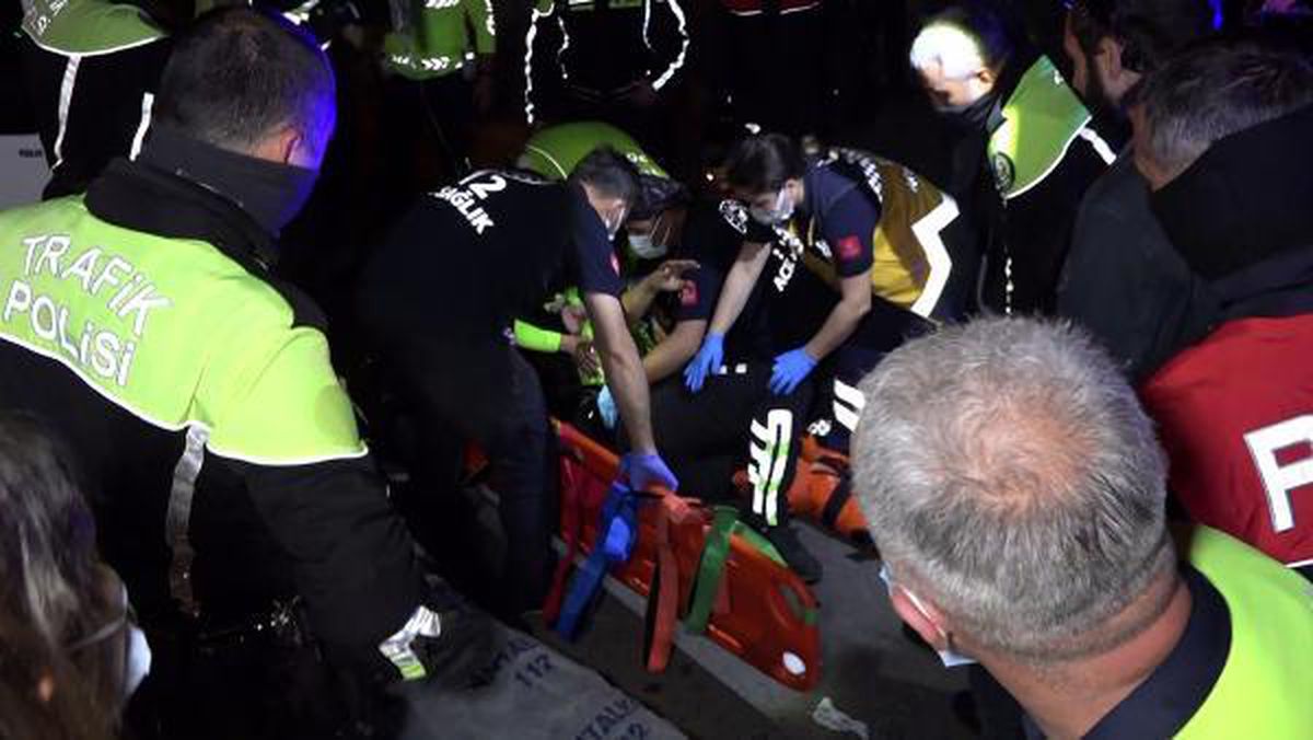 Antalya\'da trafik polisleri çarpıştı: 1 polis yaralı