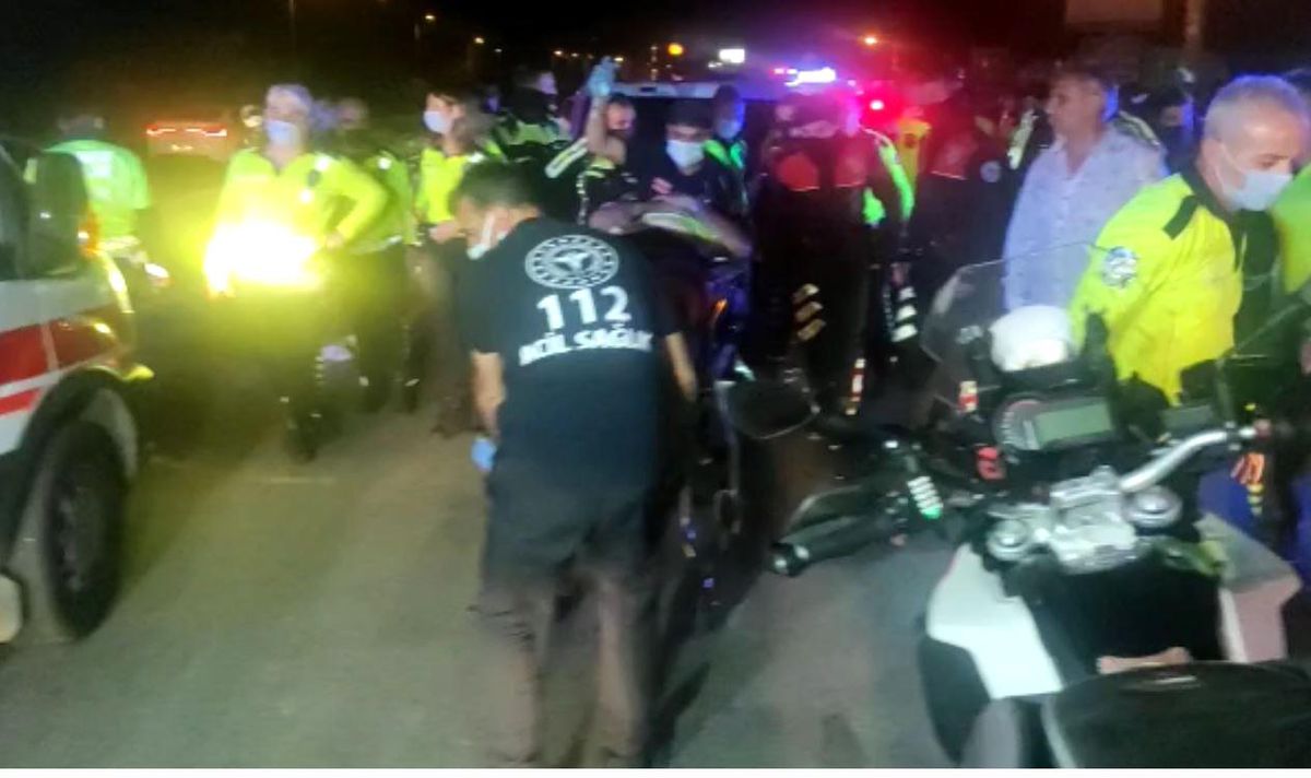 Son dakika haber... Antalya\'da trafik polisleri kaza yapı: 1 polis yaralı