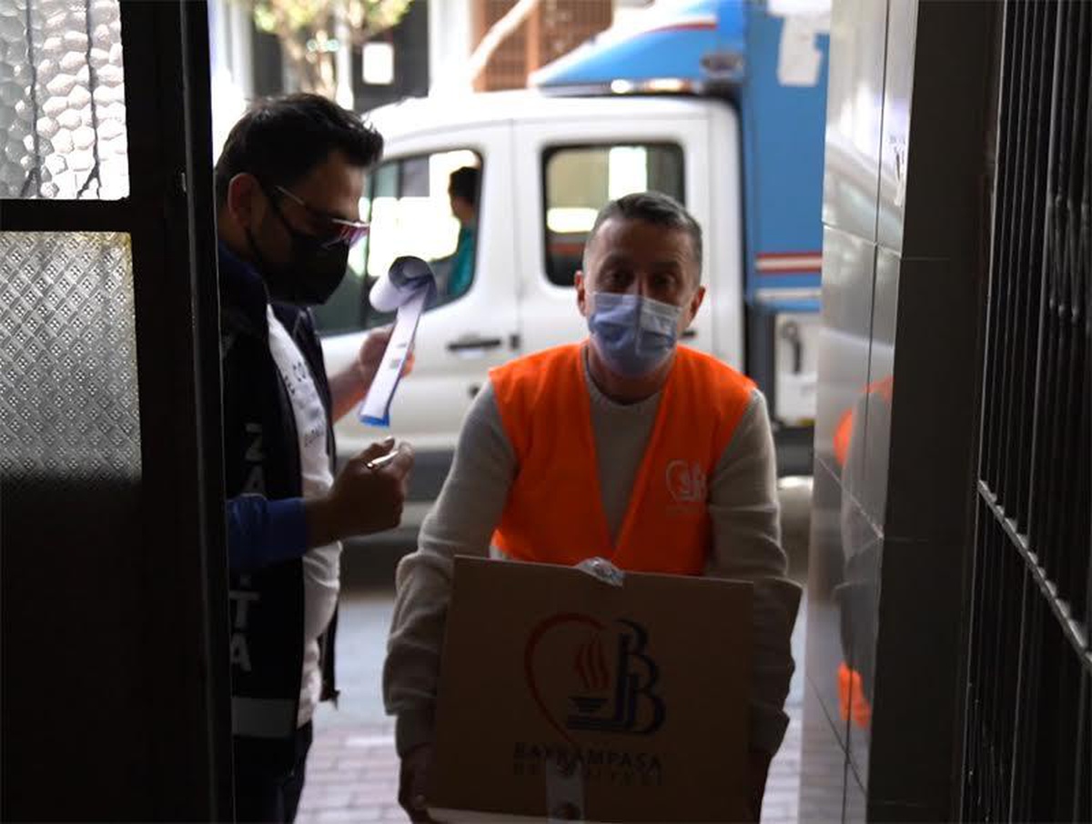 Bayrampaşa Belediyesi\'nden 10 bin aileye gıda yardımı