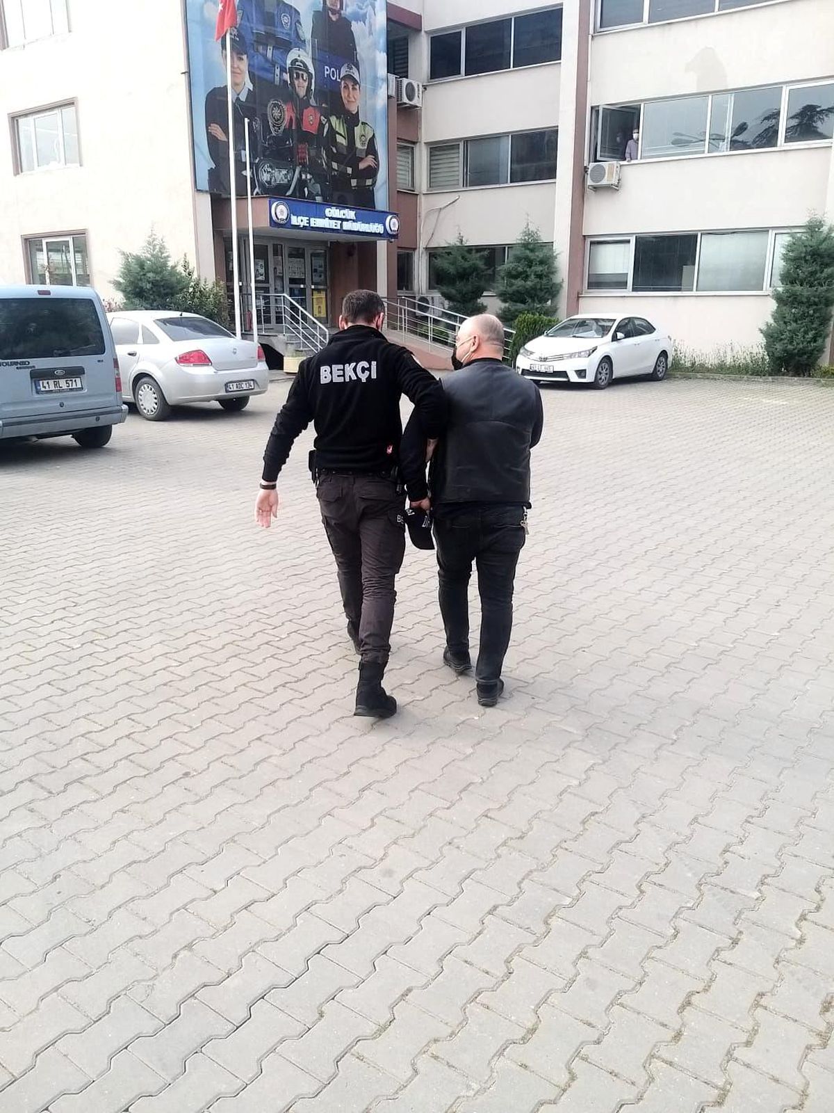 Bekçilere hakaret eden şahıs serbest bırakıldı