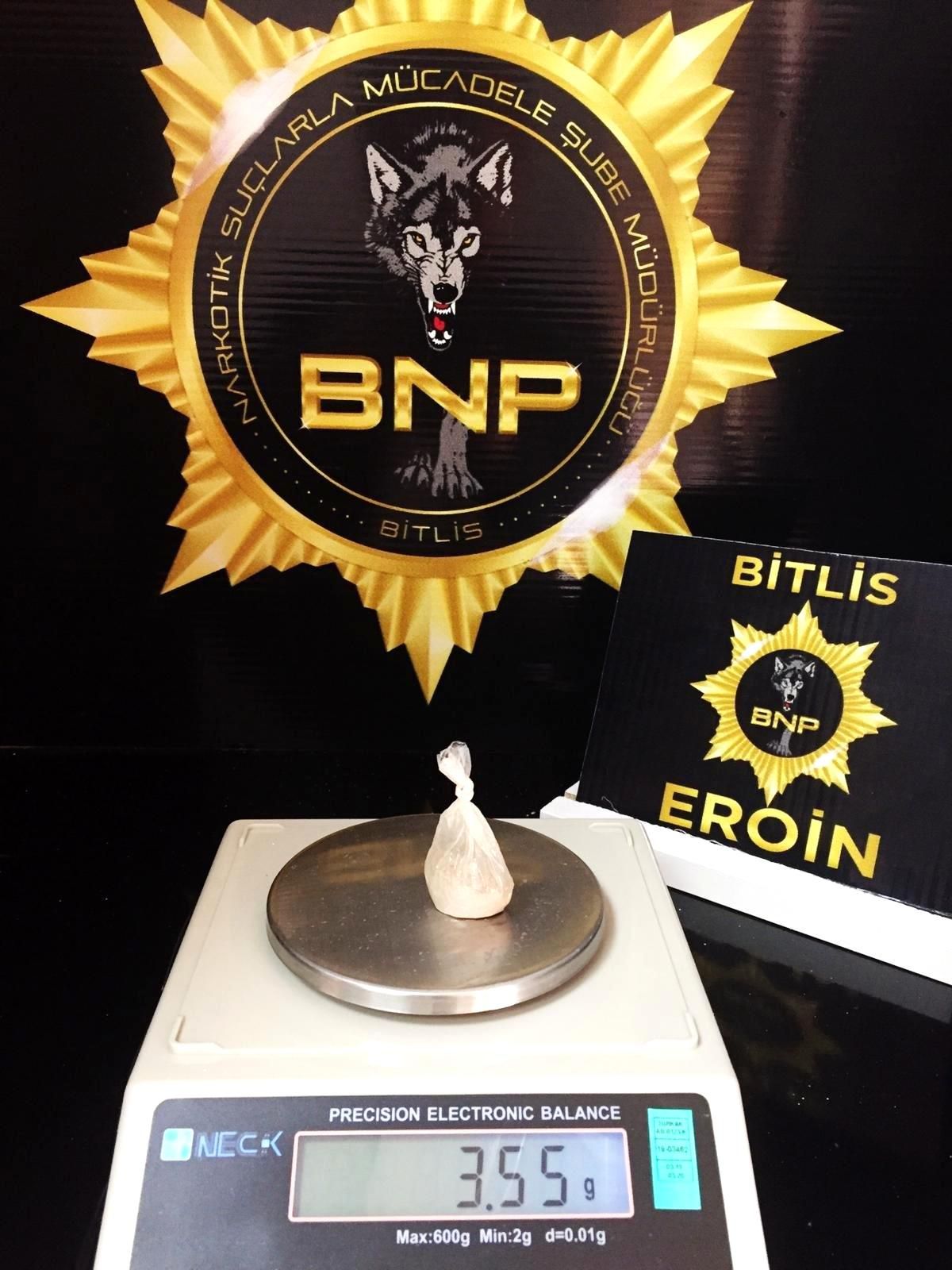 Bitlis\'te bir kişinin üst aramasında eroin ele geçirildi