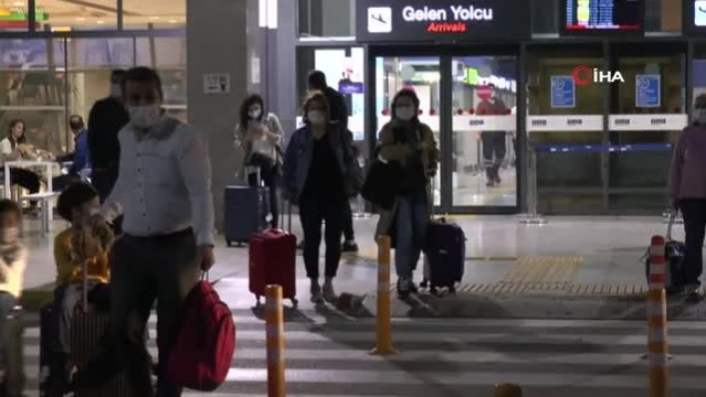 Bodrum'a hem havadan hem de karadan tatilci göçü devam ediyor