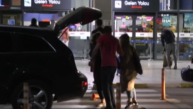 Bodrum'a hem havadan hem de karadan tatilci göçü devam ediyor