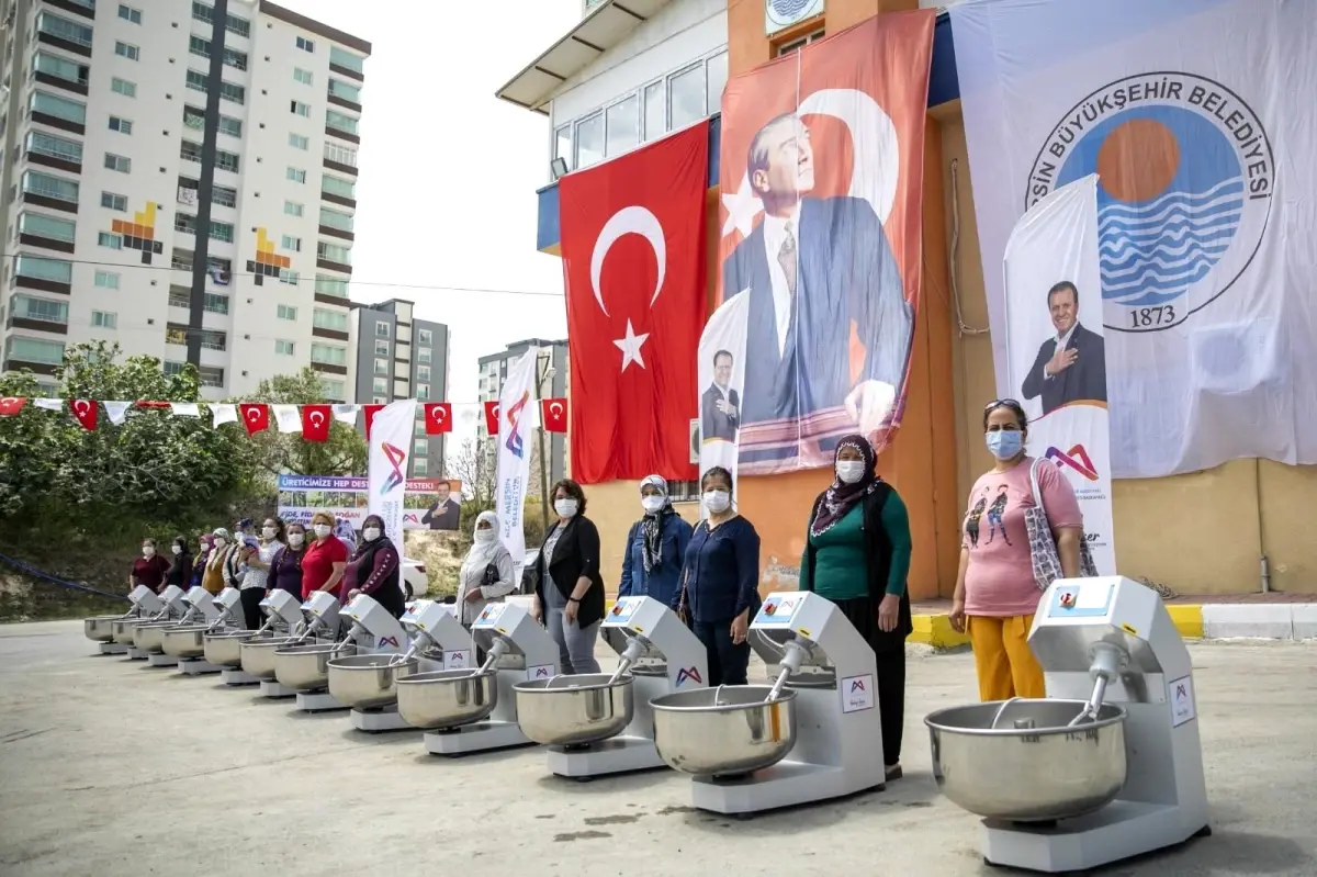 Büyükşehir Belediyesinden Tarsuslu kadınlara 25 hamur yoğurma makinesi