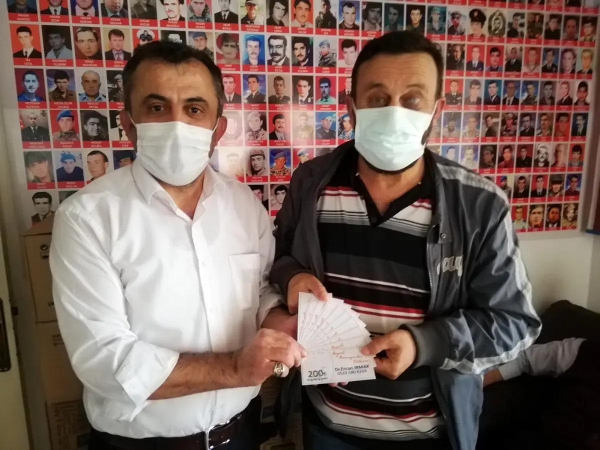 Çankırılı Bürokratlar ve İşadamları Birliği Genel Sekreteri Irmak\'tan 200 TL\'lik hediye alışveriş çeki