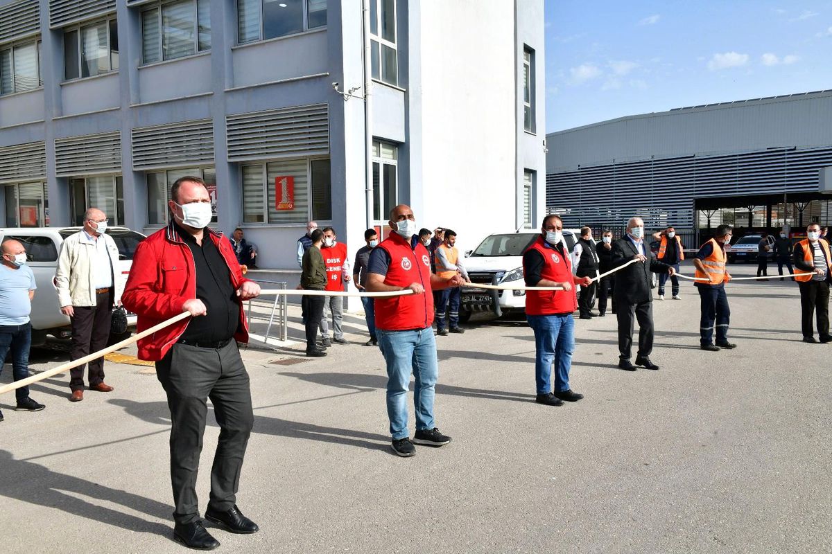 Çiğli Belediyesi çalışanları 1 Mayıs\'ı erken kutladı