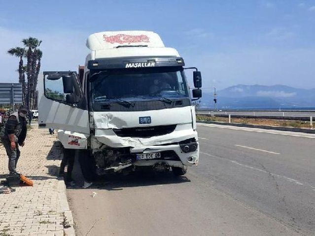 Doğum günü alışverişine giden anne kazada öldü, oğlu ve 4 yakını yaralandı Doğum günü alışverişine giden anne kazada öldü, oğlu ve 4 yakını yaralandı