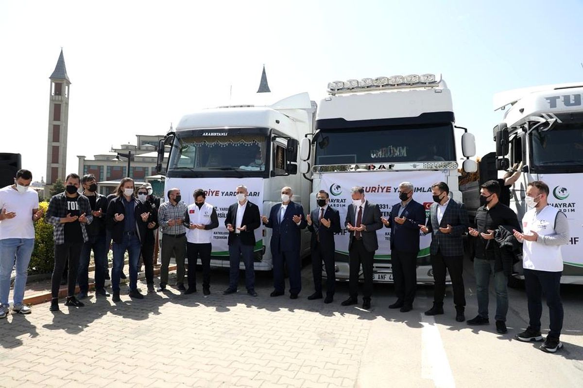 Gıda ve mobilya yüklü yardım tırları yola çıktı
