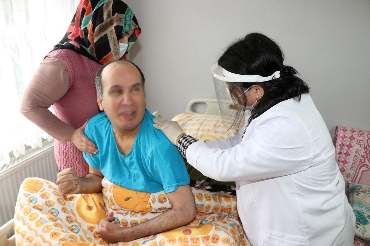 Hasta refakatçilerine uygulamalı eğitimler devam ediyor
