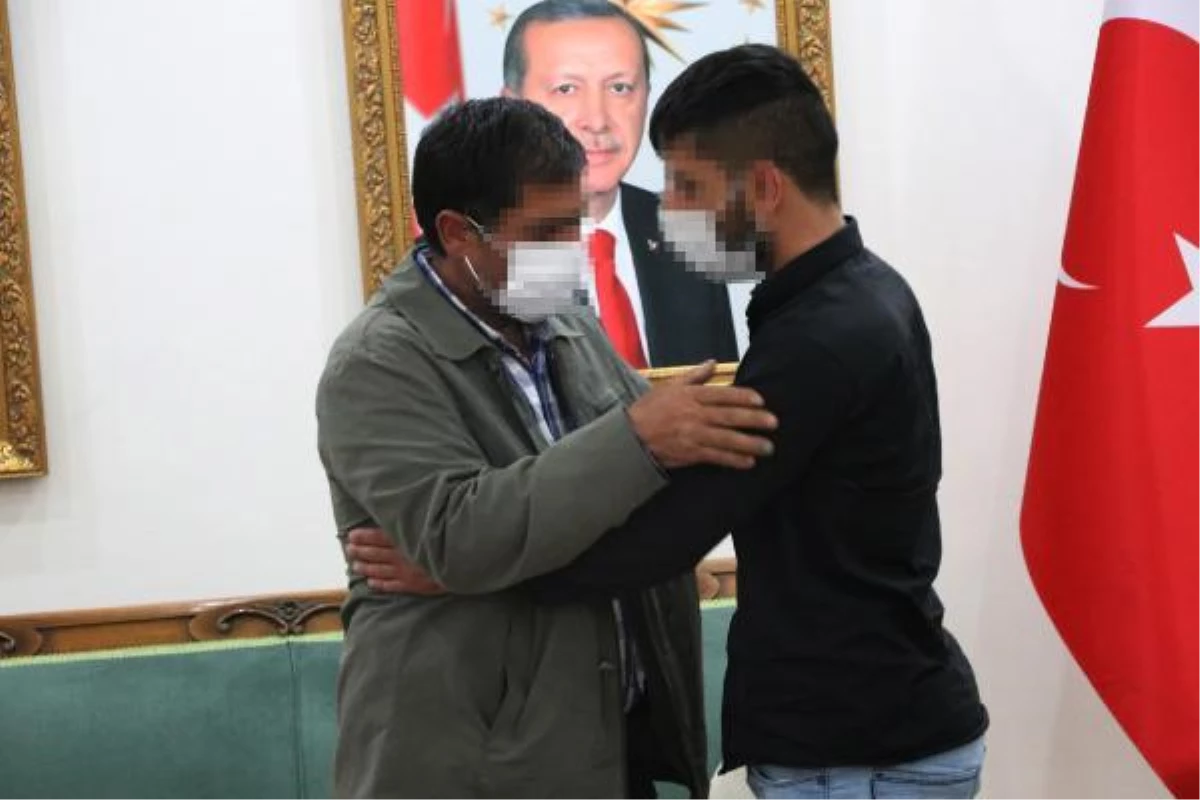 HDP önündeki evlat nöbetinde 25\'inci kavuşma