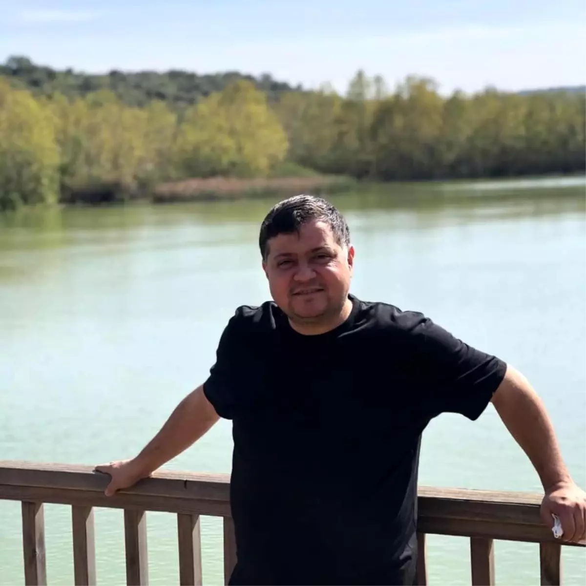 Isparta\'da Covid-19 tedavisi gören gazeteci Soner Toros vefat etti