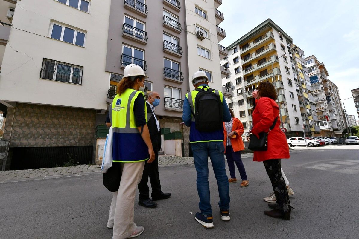 İzmir\'de 100 mühendis yapı stoku envanteri için sahada