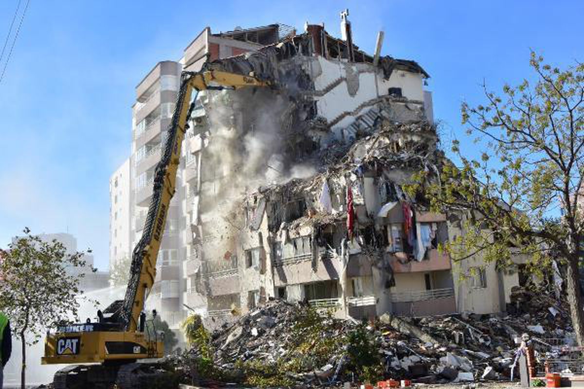 İzmir depremiyle ilgili gözaltı sayısı 19\'a yükseldi