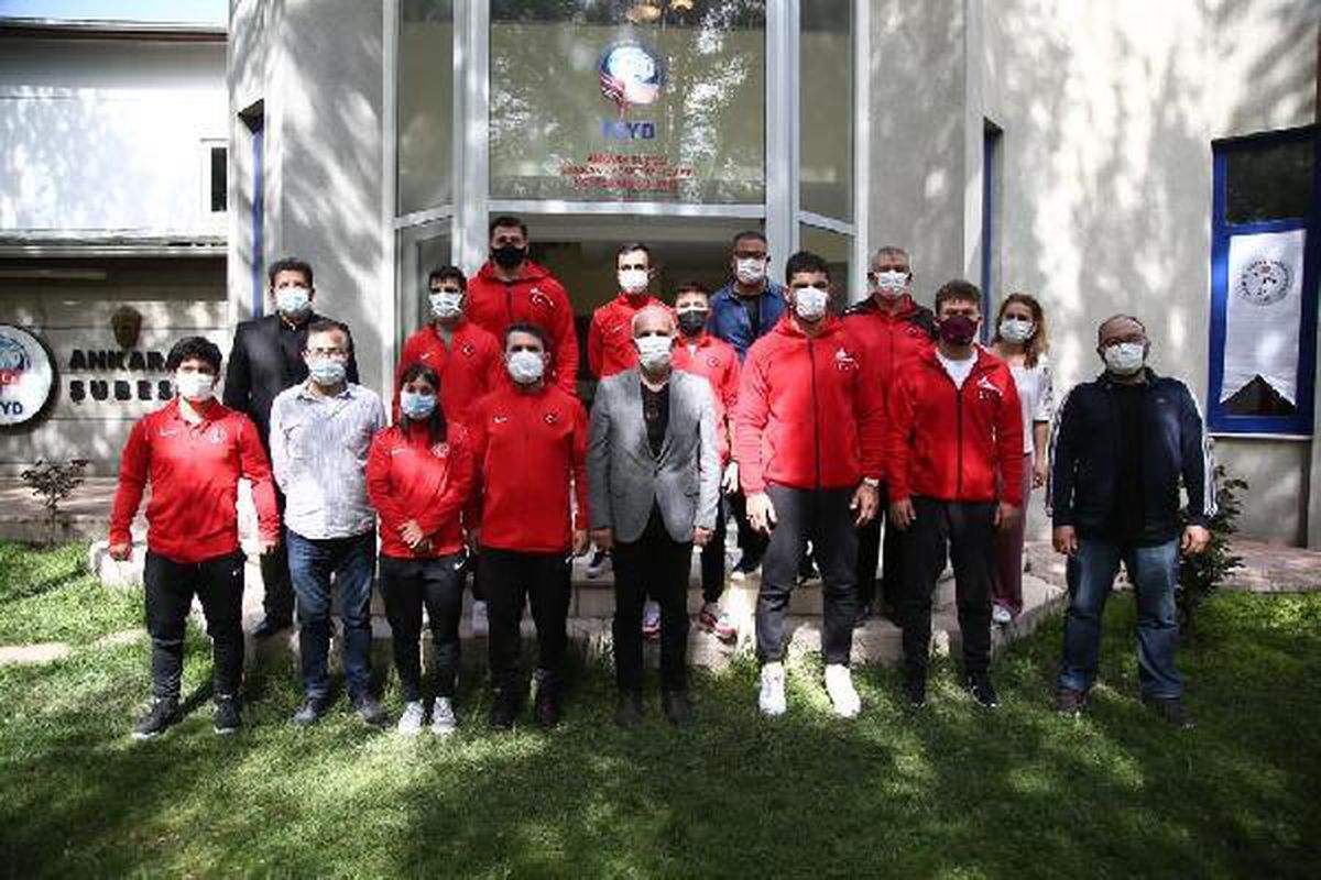 Milli sporcular TSYD Ankara şubesinde basınla buluştu