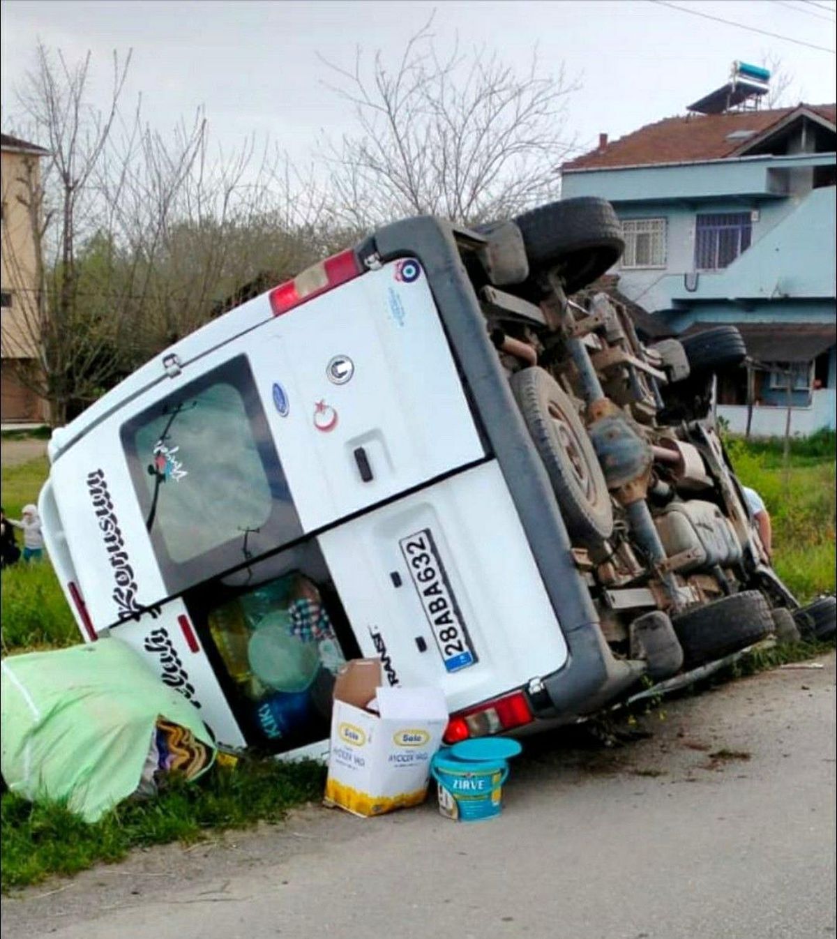Samsun\'da minibüs devrildi: 3 yaralı