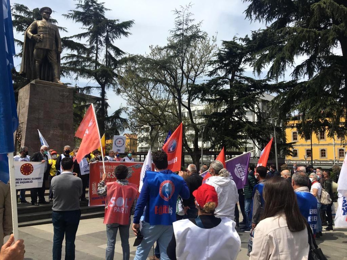 Tam kapanma öncesi 1 Mayıs İşçi Bayramı\'nı kutladılar
