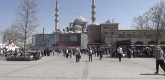 'Tam kapanma' öncesi Mısır Çarşısı ve Semt pazarlarında hareketlilik