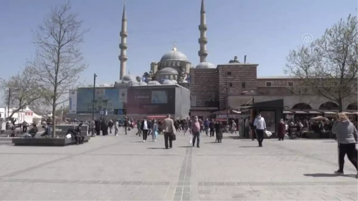 "Tam kapanma" öncesi Mısır Çarşısı ve Semt pazarlarında hareketlilik