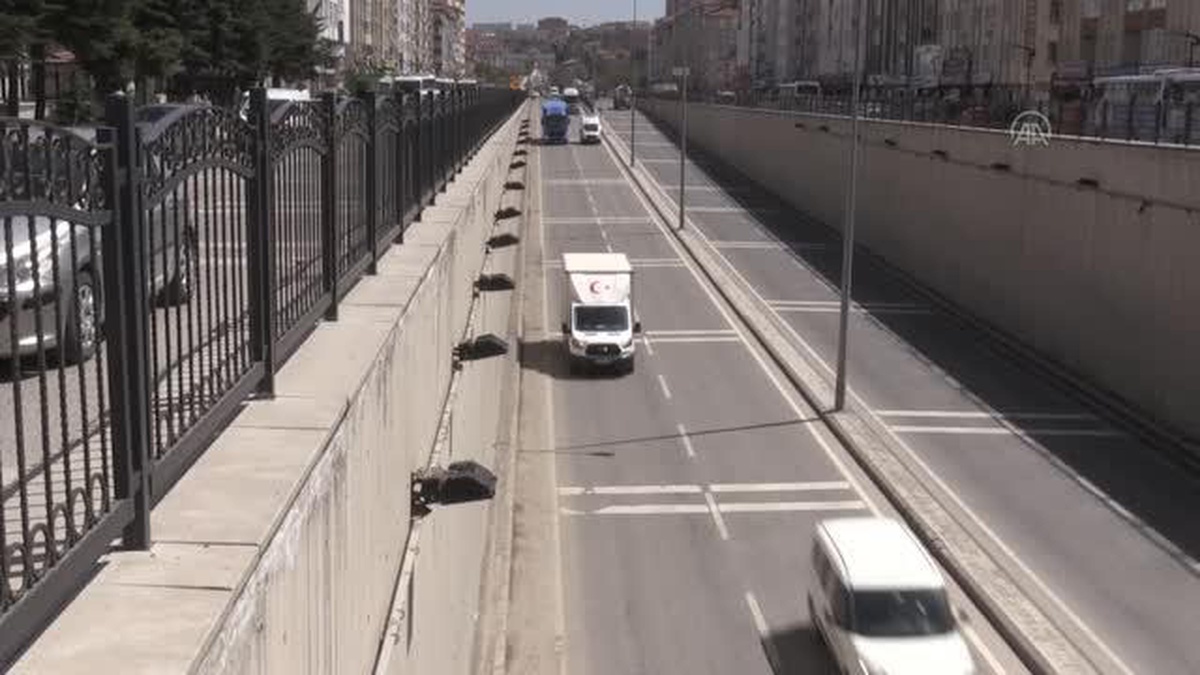 "Tam kapanma" öncesi yollarda ve kent merkezlerinde hareketlilik arttı