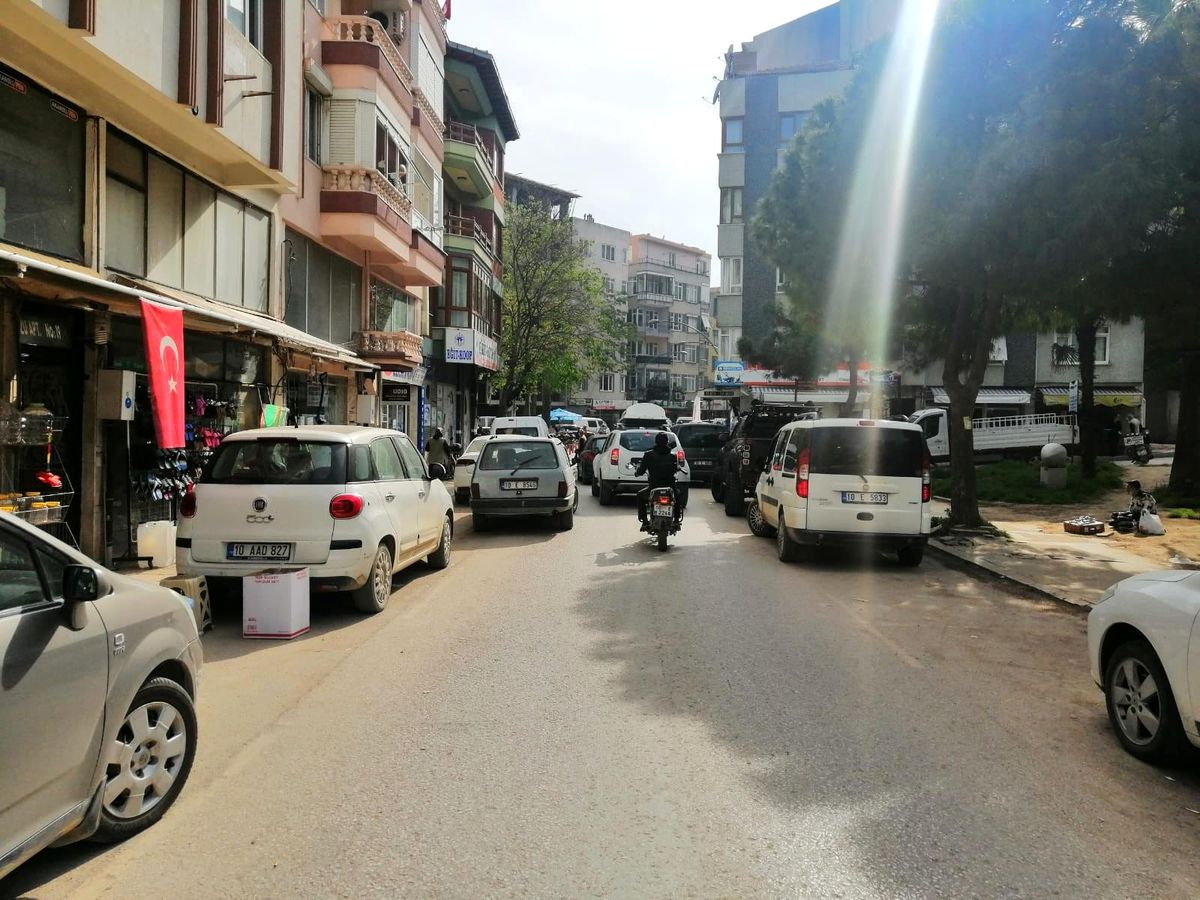 Tam kapanma öncesinde Erdek en hareketli saatlerini yaşadı