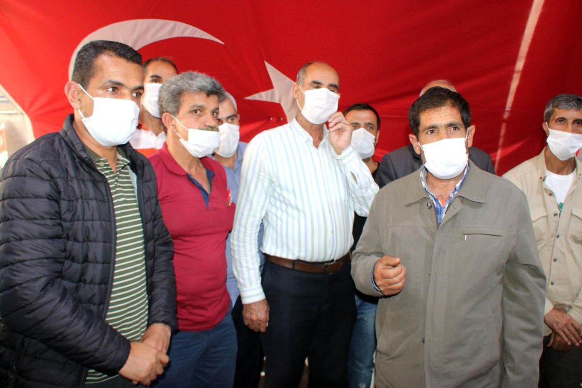 Son dakika gündem: Terörün pençesinden kurtulan evladına kavuştu, mutluluğunu evlat nöbeti tuttuğu ailelerle paylaştı