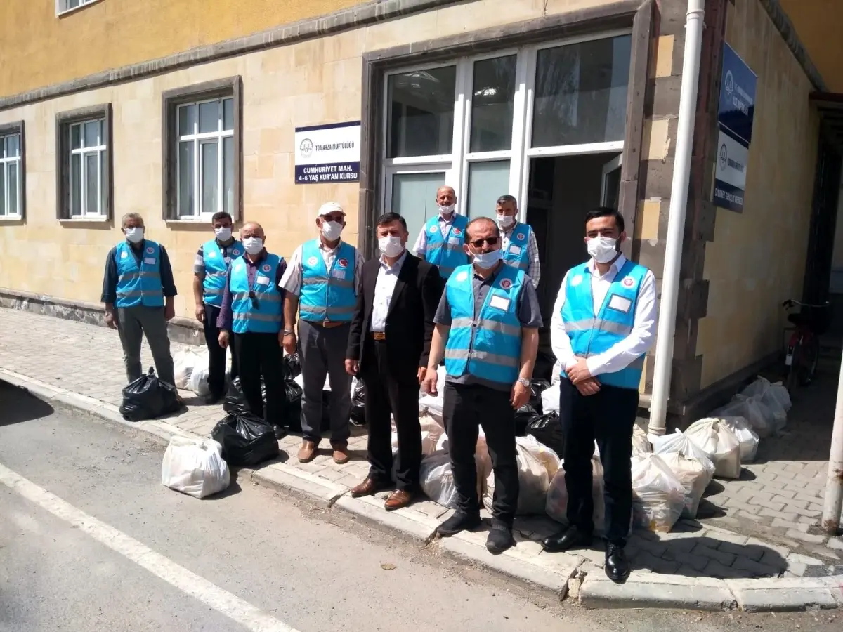 Türk Diyanet Vakfı\'ndan 100 Tomarzalı aileye iaşe paketi