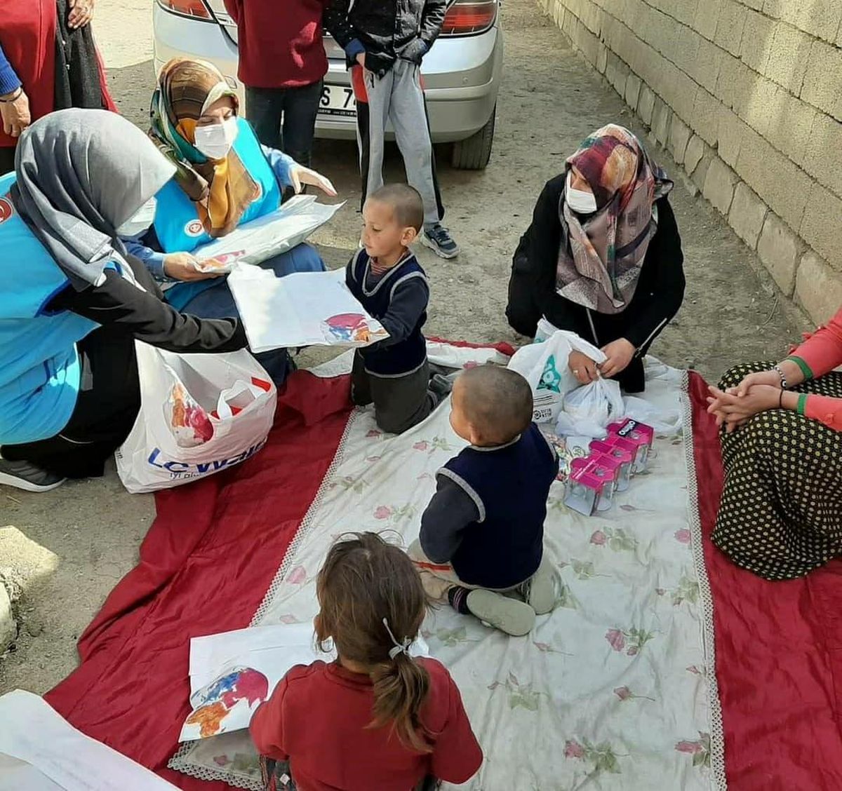 Türkiye Diyanet Vakfı gönüllüleri ramazanda ihtiyaç sahiplerine desteğini sürdürüyor