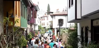 Uysal, yabancı turizmcilere seslendi: 'Doğru ülkedesiniz'