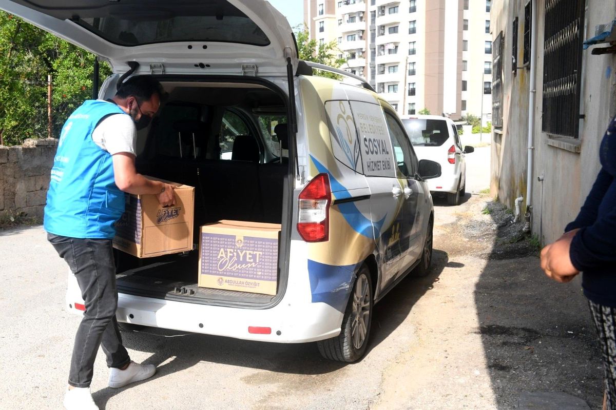 Yenişehir Belediyesi gıda kolisi desteğini sürdürüyor