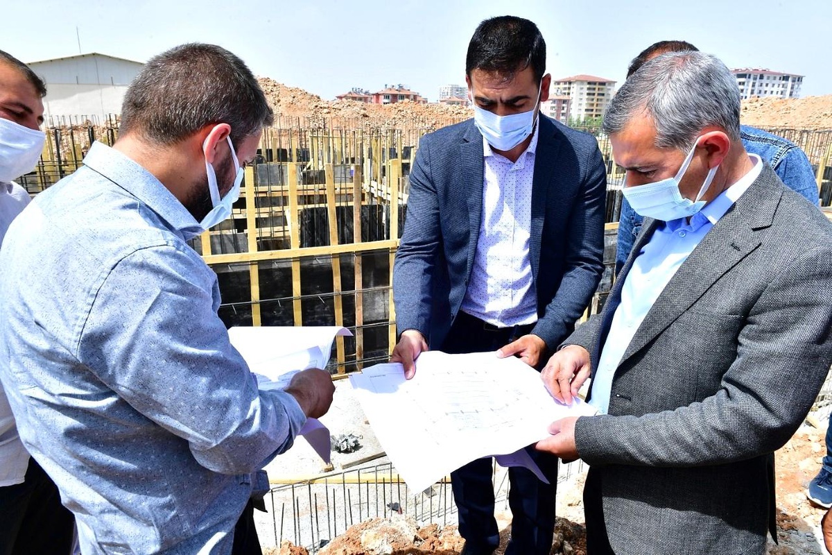 Yeşilyurt Belediyesi \'yakınca yarı olimpik yüzme havuzu\' inşaatı hızla yükseliyor