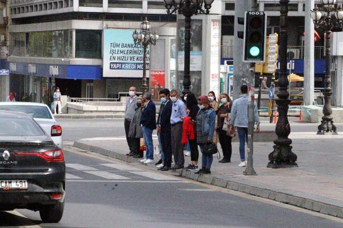 Ankara\'da tam kapanmanın ilk gününde denetim noktalarında yoğunluk