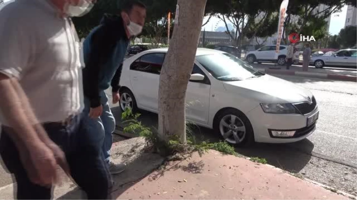 Antalya\'da araç motoruna sıkışan kediyi kurtarmak için seferber oldular
