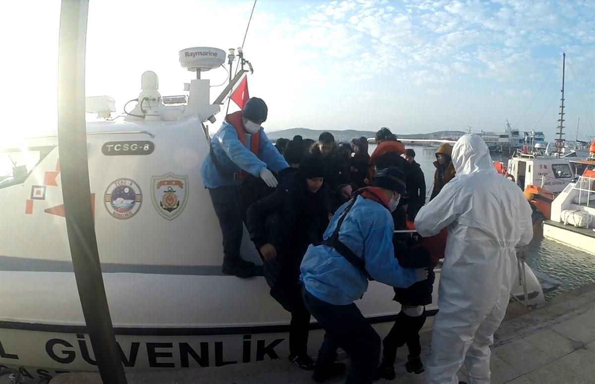 Ayvalık\'ta 63 düzensiz göçmen kurtarıldı