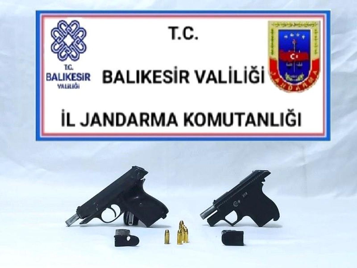 Son dakika haberleri | Balıkesir\'de jandarmadan 14 aranan şahsa gözaltı