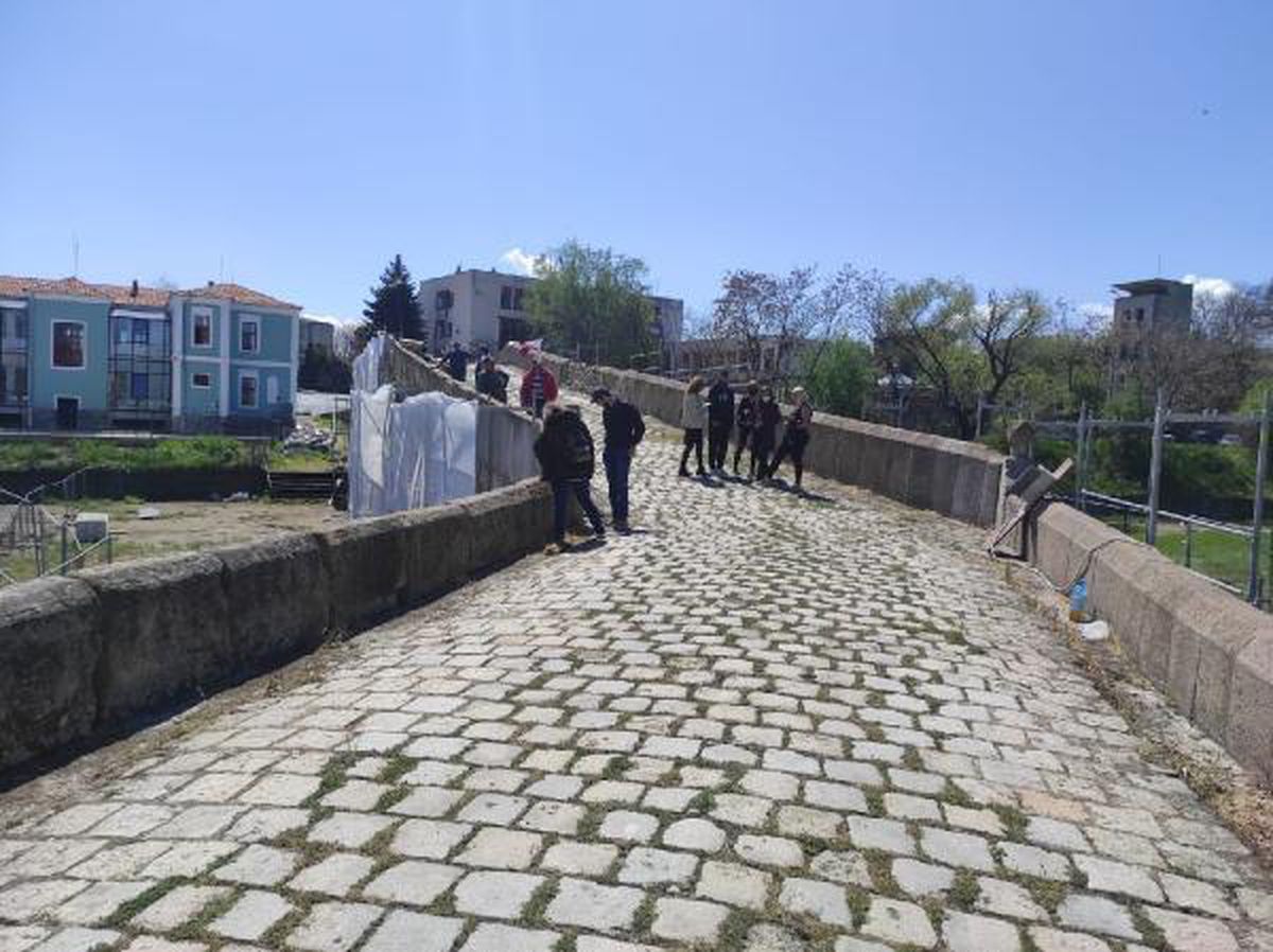 Bulgaristan\'daki tarihi Kambur Köprü\'de restorasyon sürüyor