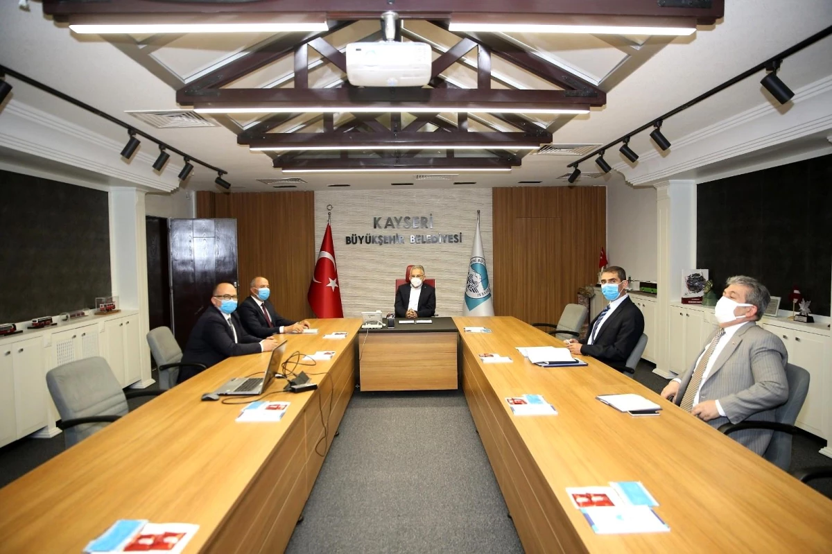 Kayseri Büyükşehir Belediye Başkanı Büyükkılıç, ilçe belediye başkanları ile görüştü