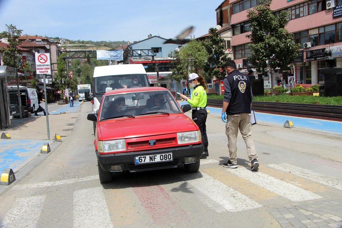 Devrek\'te "tam kapanma"nın ardından cadde ve sokaklar boşaldı