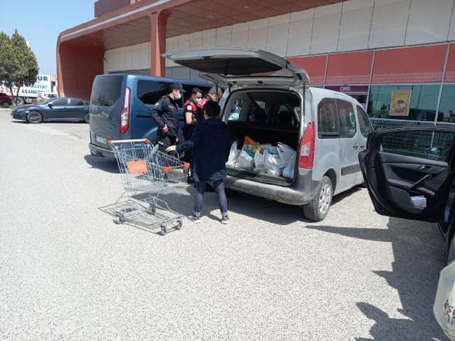 Tam kapanmanın ilk gününde markete aracıyla gidenlere ceza