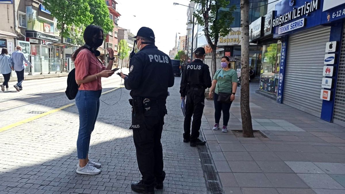 Ekipler şehir merkezinde denetimlerini arttırdı