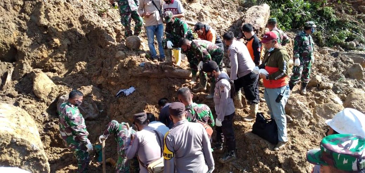 Son dakika! Endonezya\'da heyelan: 3 ölü