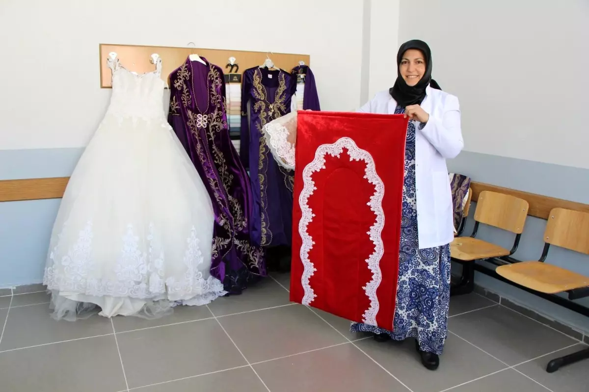 Eski gelinlik ve perdeleri topladı \'şahane dönüşüme\' imza attı