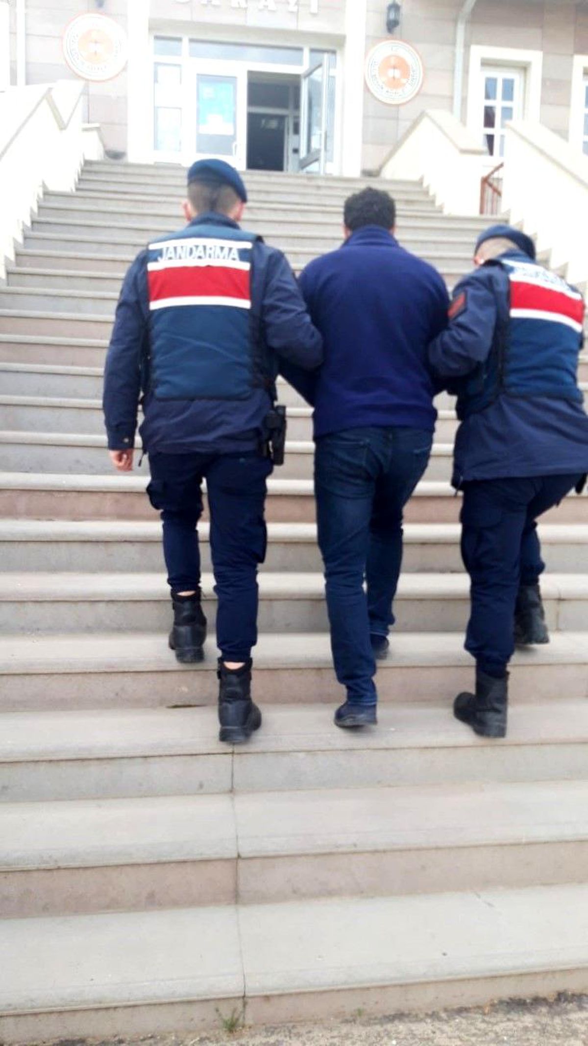 Gülşehir\'de 2 yıl 1 ay hapis cezası ile aranan şahıs yakalandı