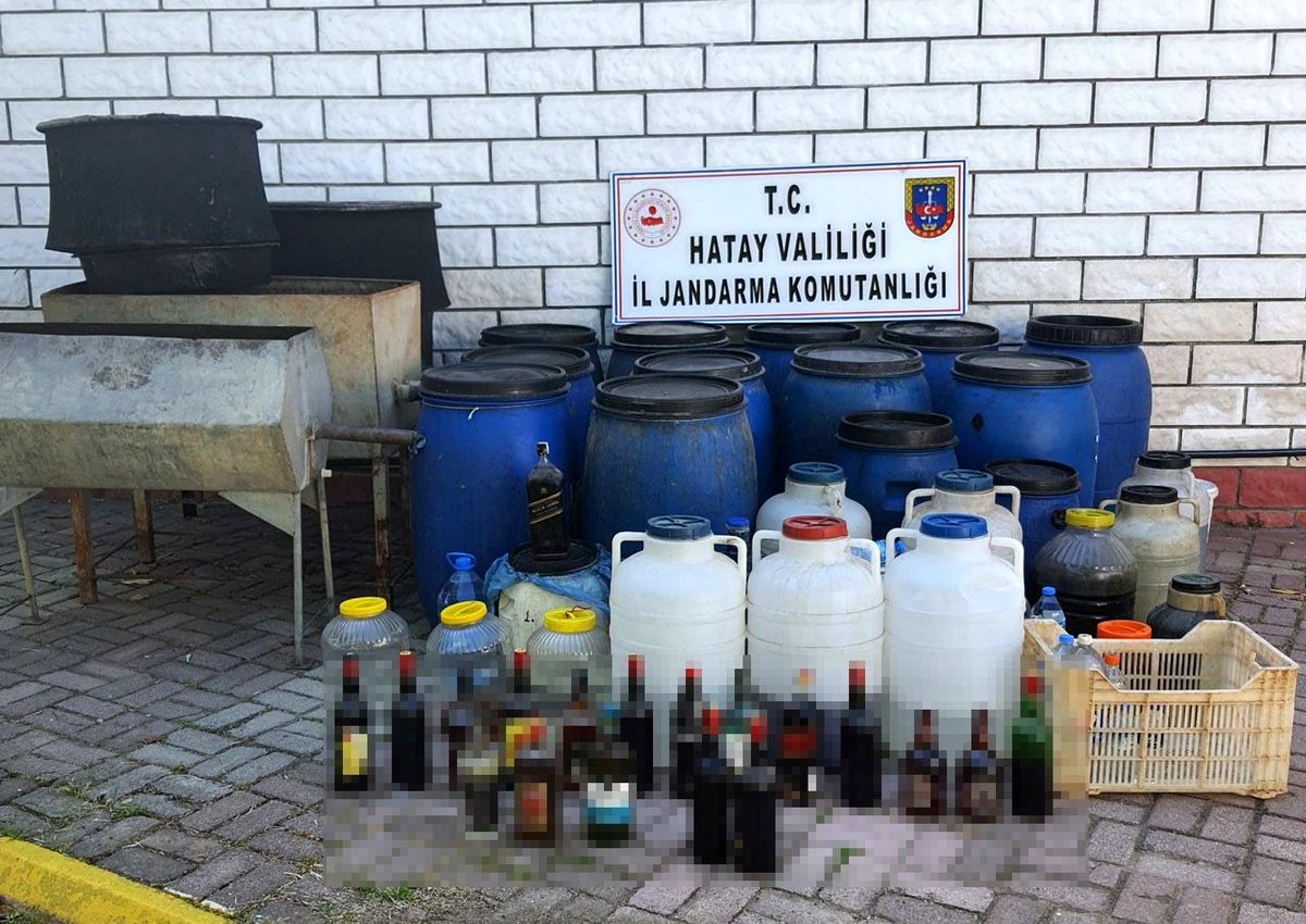 Hatay\'da kaçak alkol üreten 4 kişi gözaltına alındı