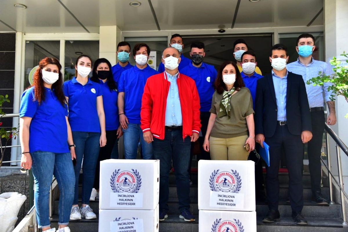 İncirliova Belediyesi\'nden ihtiyaç sahibi ailelere yardım kolisi