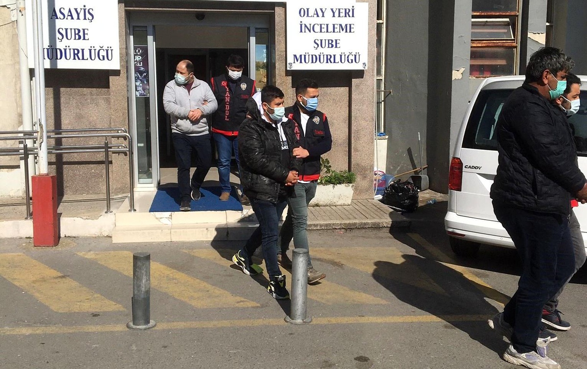İzmir\'de filmleri aratmayacak senaryoyla dolandırıcılık