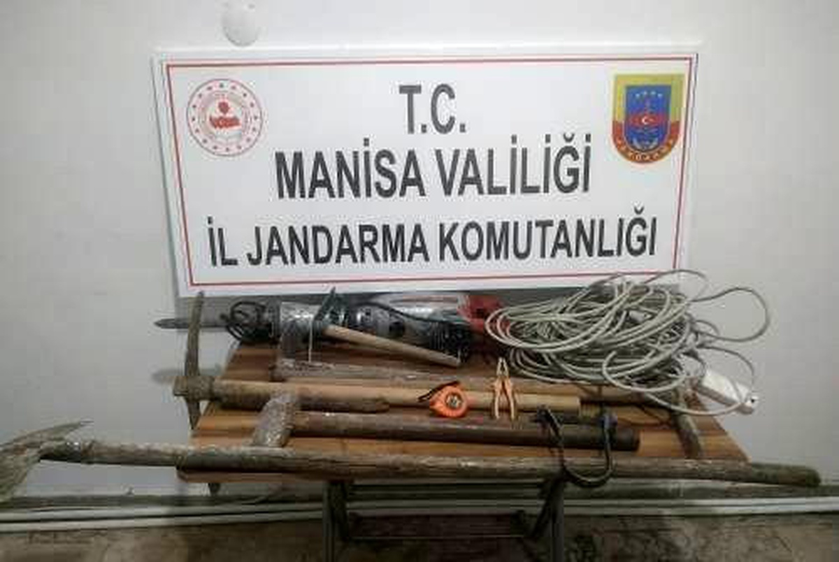 Kaçak kazı yaparken yakalandılar