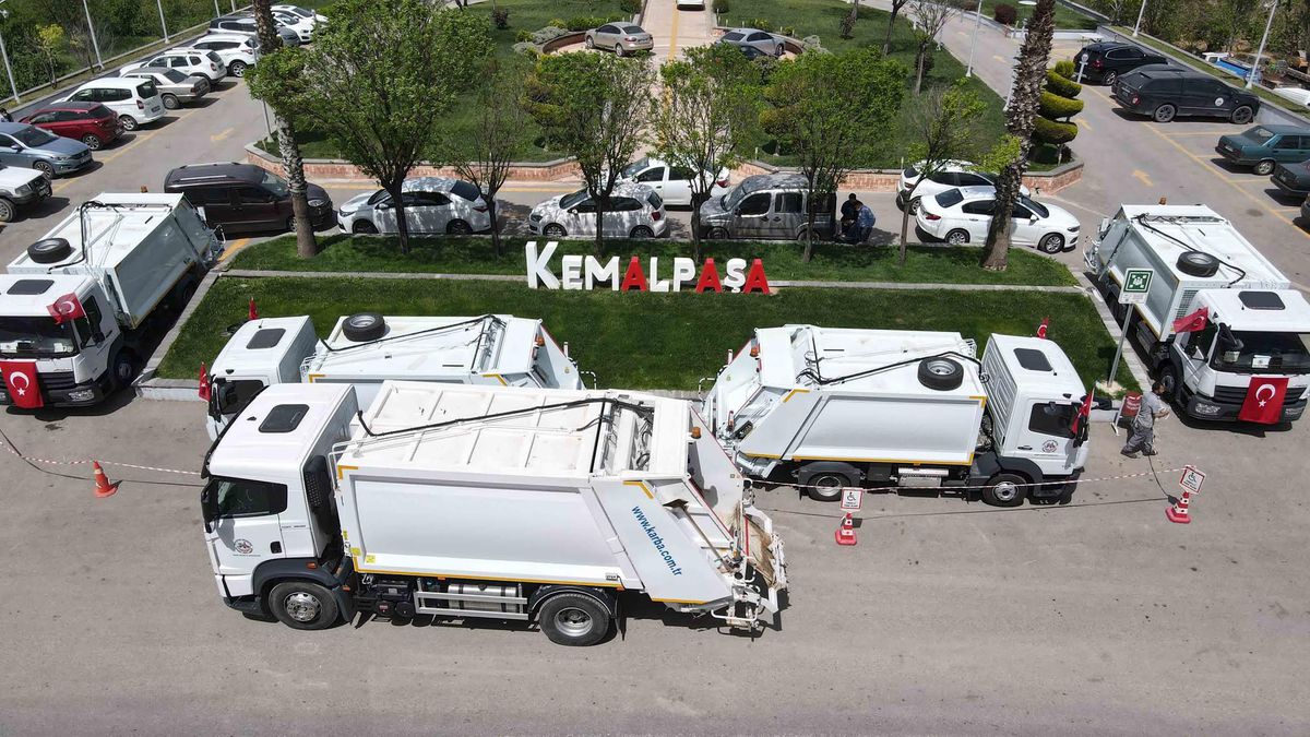 Kemalpaşa\'ya 5 yeni çöp kamyonu 2 eshot